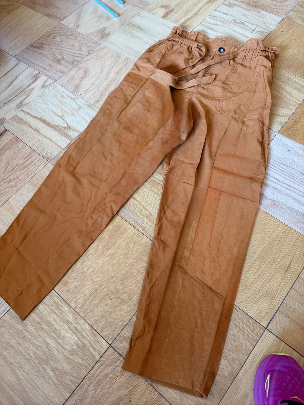 Madewell women’s pants in Rust color